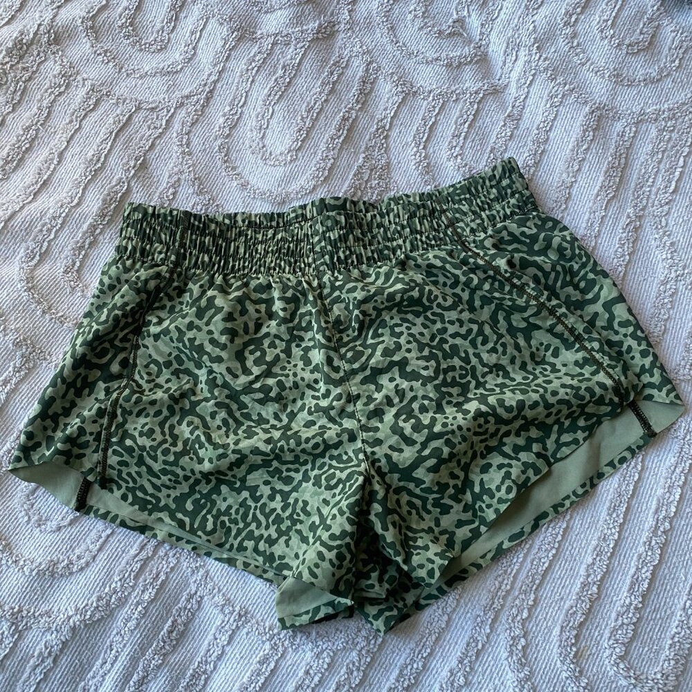 Athleta Printed Hustle 3" Running Short Leopard Green Print Size S